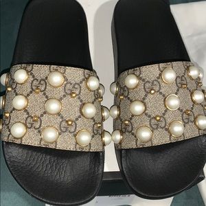 Women’s Gucci Supreme Slides
